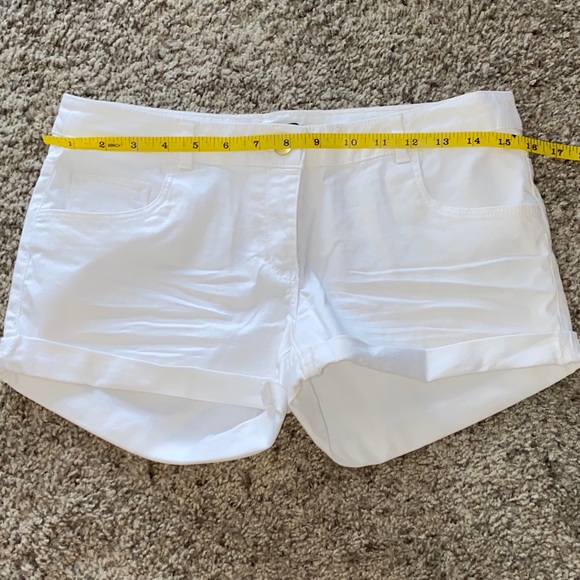 New H&M white shorts - Picture 6 of 7